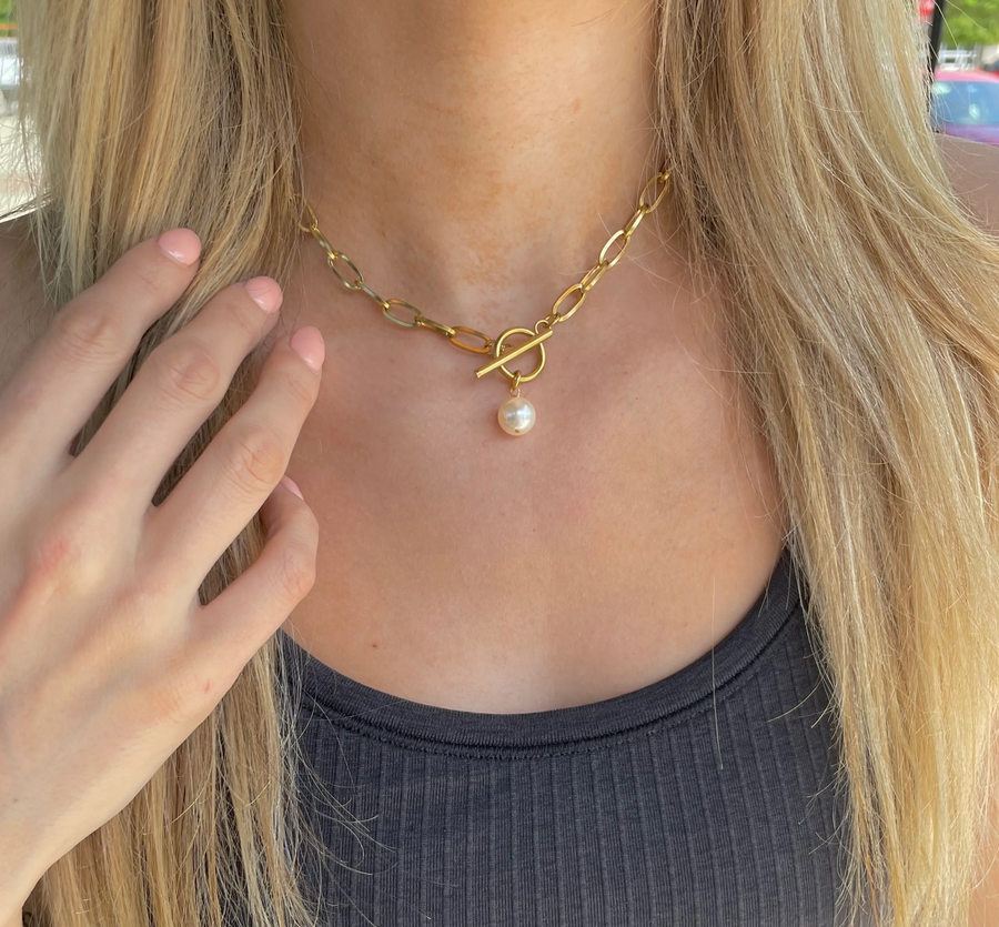 Pearl 2025 toggle necklace
